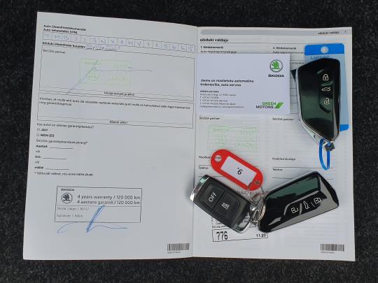 Škoda Octavia Combi Elegance.