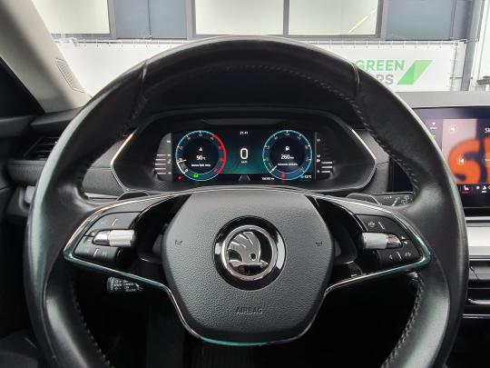 Škoda Octavia Combi Elegance.