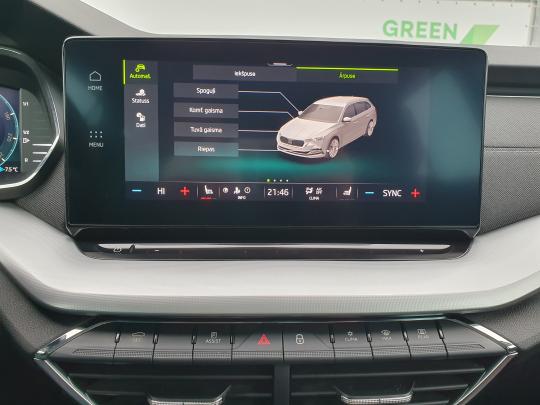 Škoda Octavia Combi Elegance.