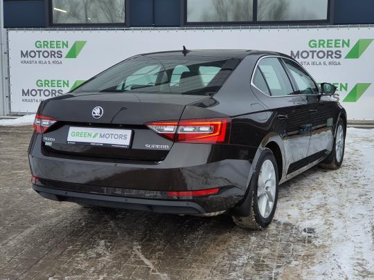 Škoda Superb Ambition.