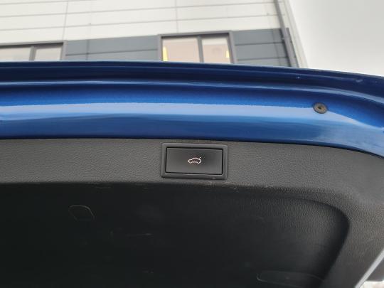 Škoda Octavia Combi Elegance.