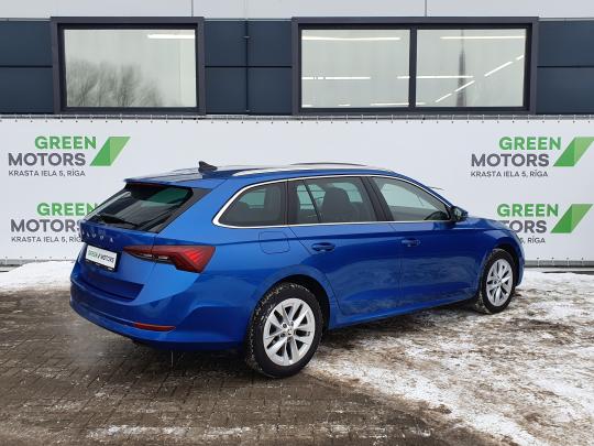 Škoda Octavia Combi Elegance.