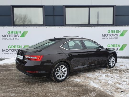 Škoda Superb Ambition.
