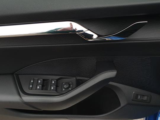 Škoda Octavia Combi Elegance.