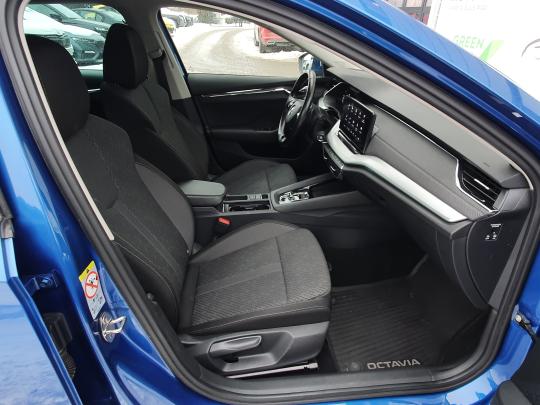 Škoda Octavia Combi Elegance.