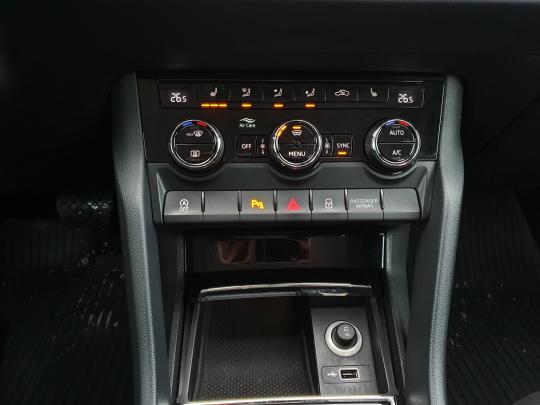 Škoda Karoq Ambition Plus.